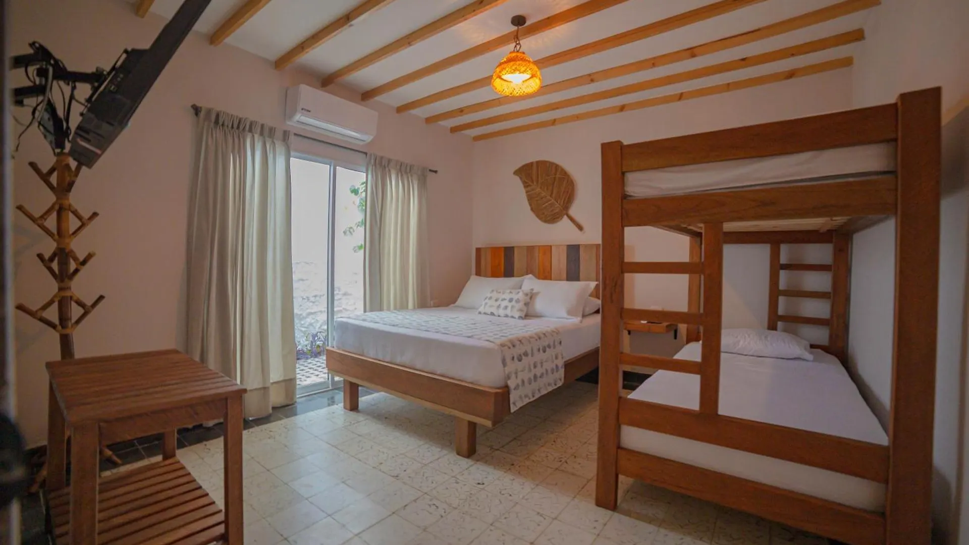 Colonial Beach Airport Hotel Cartagena