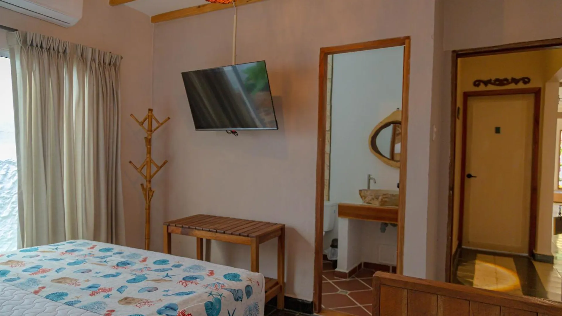 Colonial Beach Airport Hotel Cartagena 0*,  Colombia