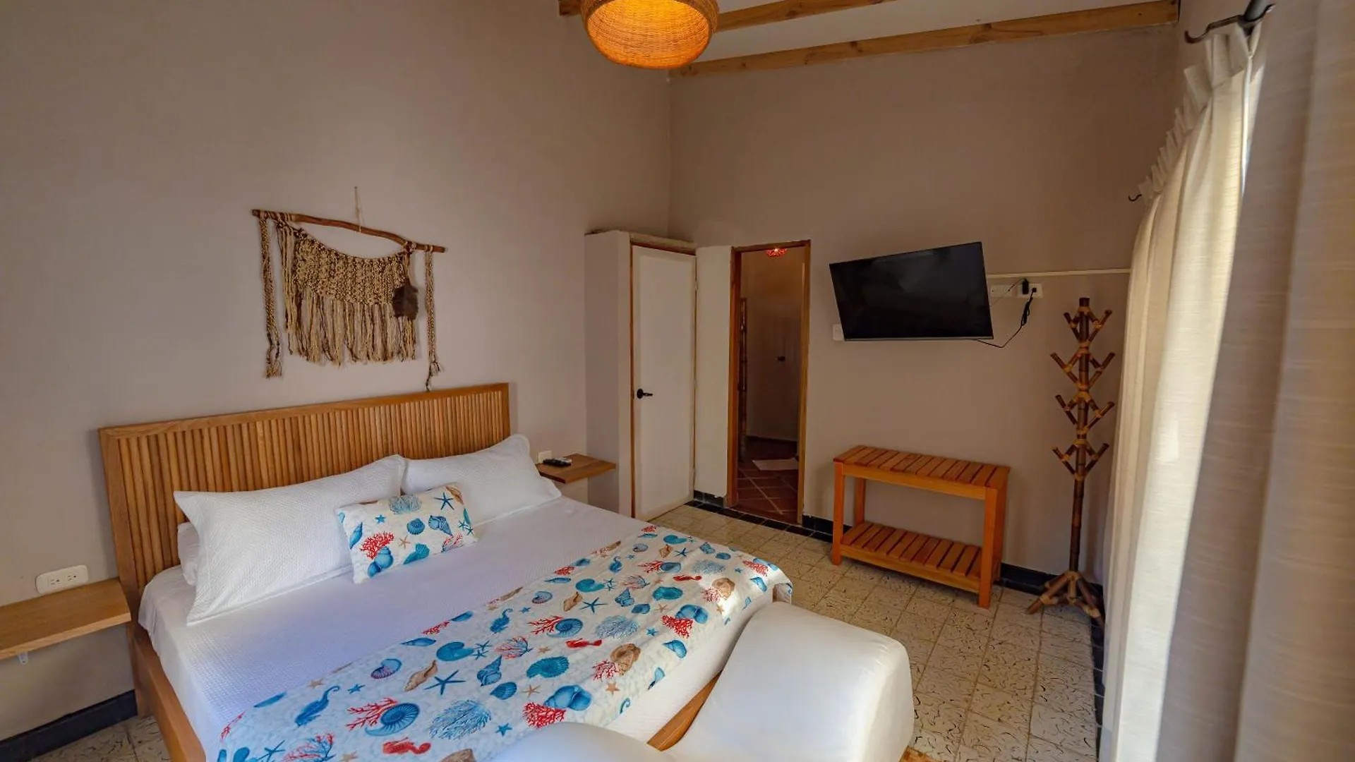 Colonial Beach Airport Hotel Cartagena