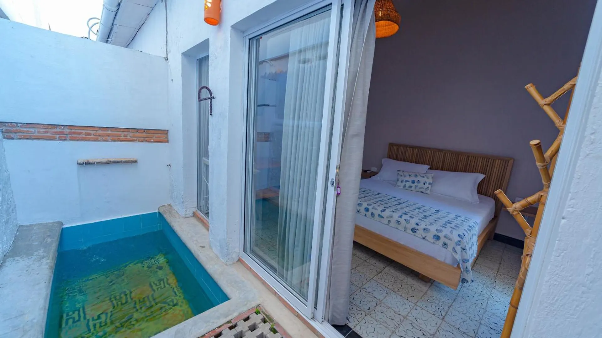 Colonial Beach Airport Hotel Cartagena Colombia