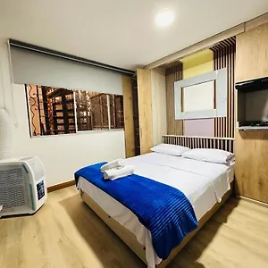 https://lares-70-laureles.colombiamedellinhotels.com
